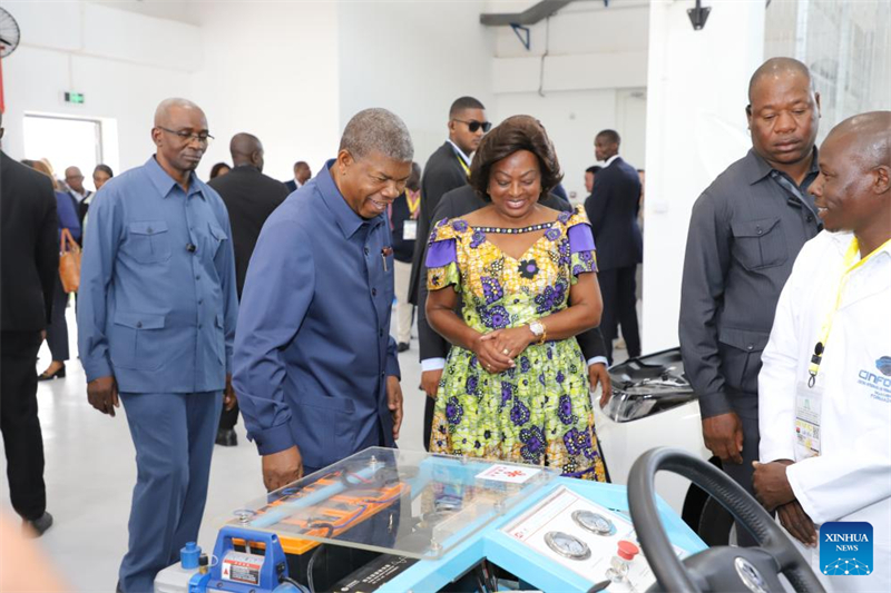 Centro de forma??o profissional doado pela China é inaugurado em Angola
