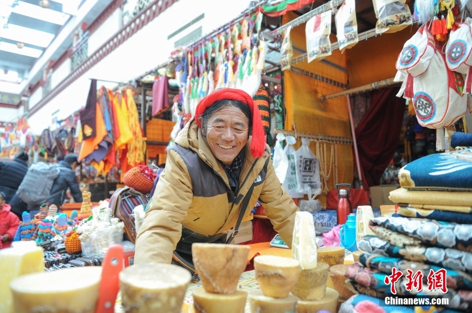 Atmosfera festiva intensifica no mercado em Xizang
