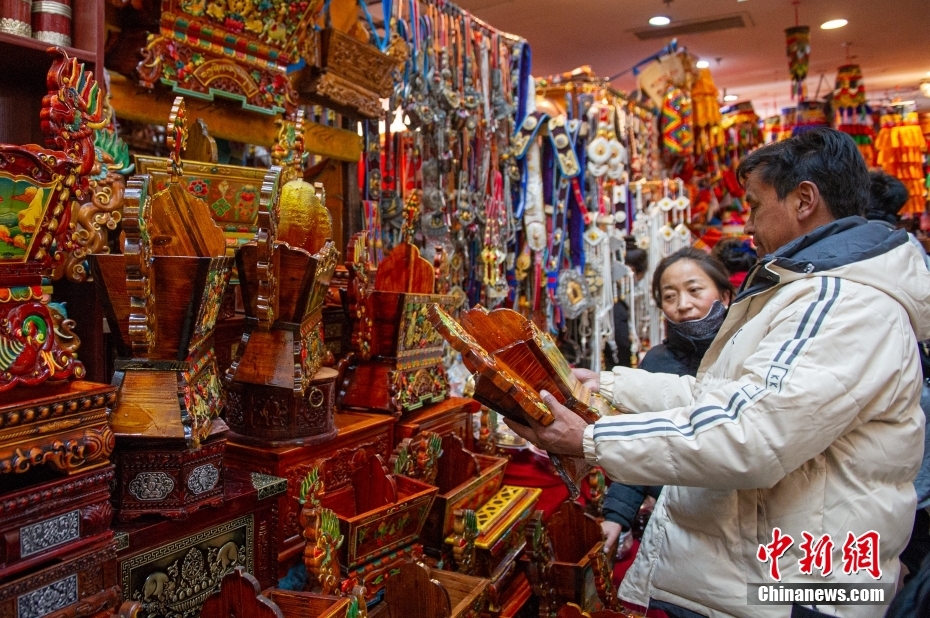 Atmosfera festiva intensifica no mercado em Xizang