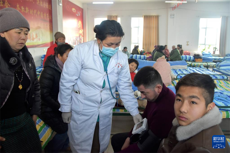 Necessidades de vida dos afetados pelo terremoto em Xinjiang est?o garantidas