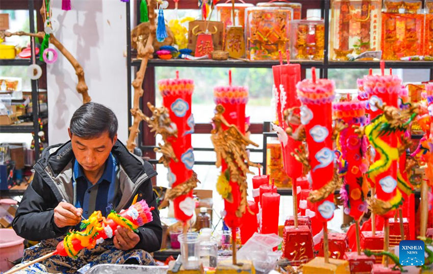 Galeria: fabrico artesanal das velas do drag?o e fênix de Chongqing
