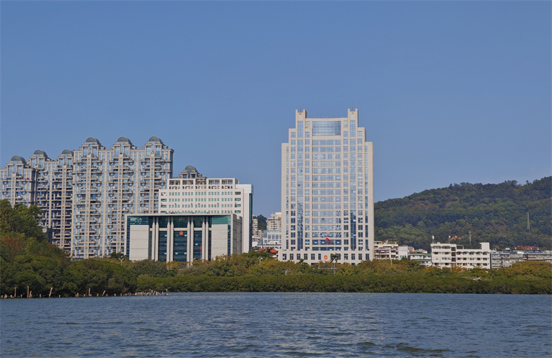 Xiamen: gar?as-brancas voam no Lago Yundang