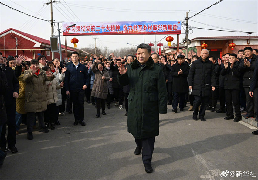 Xi Jinping visita povo em Tianjin antes da Festa da Primavera