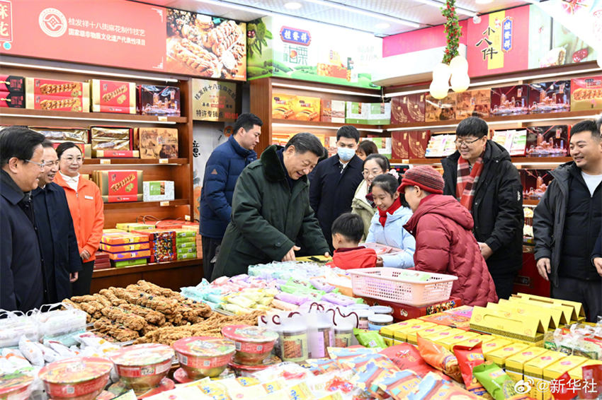 Xi Jinping visita povo em Tianjin antes da Festa da Primavera