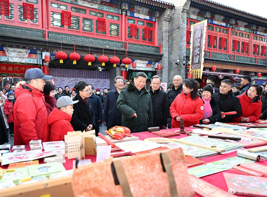 Xi Jinping visita povo em Tianjin antes da Festa da Primavera