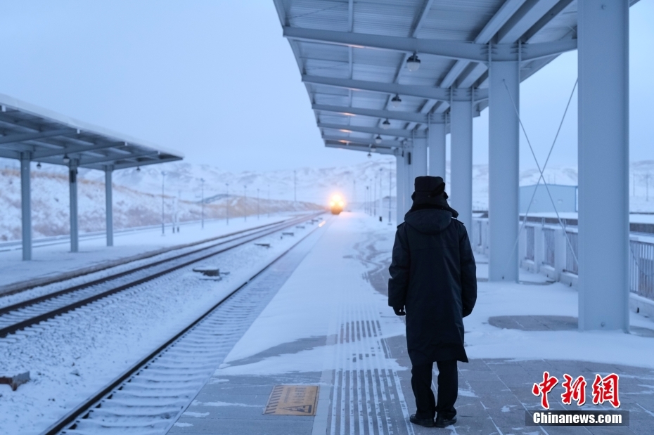 Xizang: esta??o ferroviária de Anduo recebe pico de viagens da Festa da Primavera