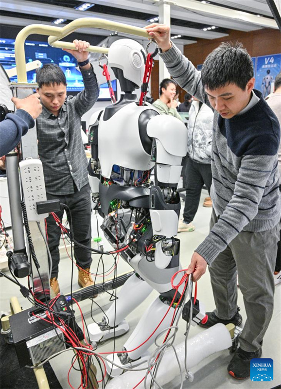 Rob?s humanoides fazem estreia pública em Beijing