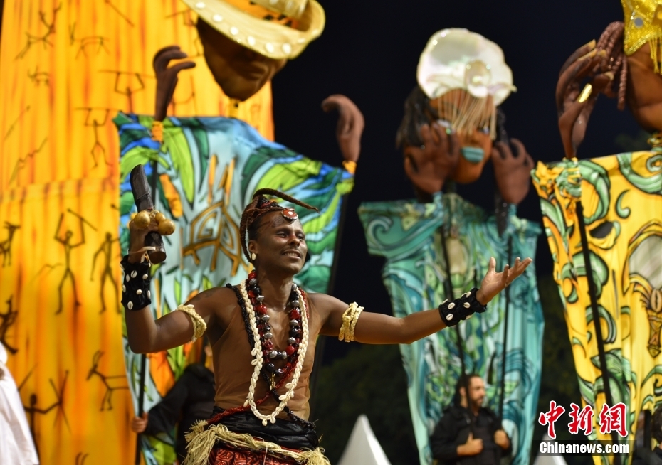 Brasil: escolas de samba campe?s desfilam no Carnaval de S?o Paulo