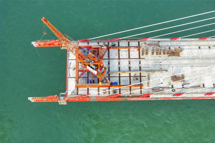 Constru??o da ponte Rongshan sobre o Rio Yangtze avan?a de forma ordenada