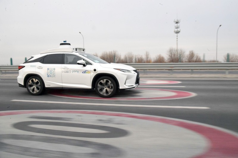 Carros aut?nomos s?o usados para levar passageiros a aeroporto em Beijing