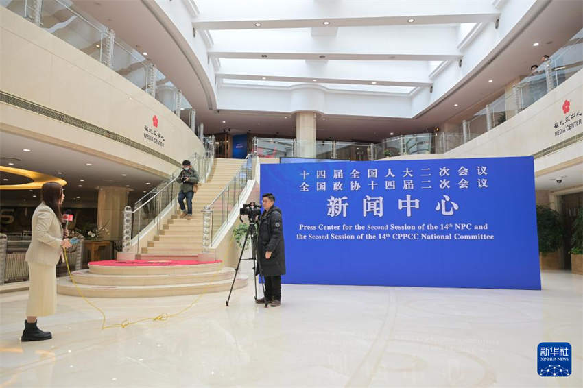 Aberto centro de imprensa para sess?es anuais legislativa e consultiva política da China