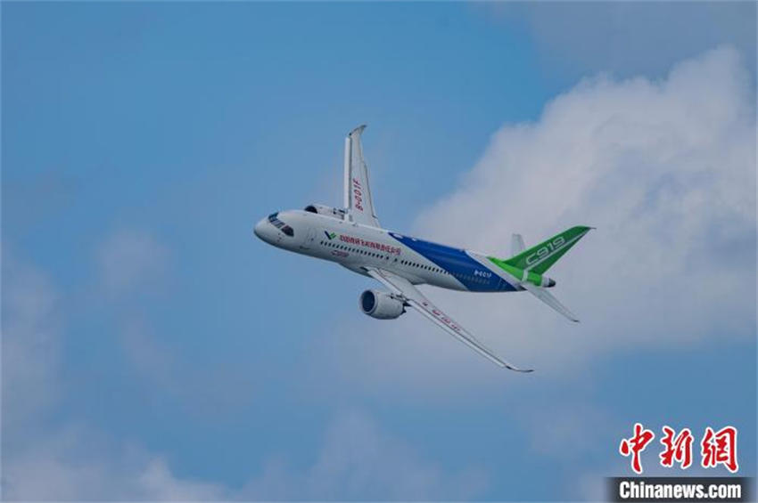 Avi?es COMAC da China iniciam voos de demonstra??o no Sudeste Asiático