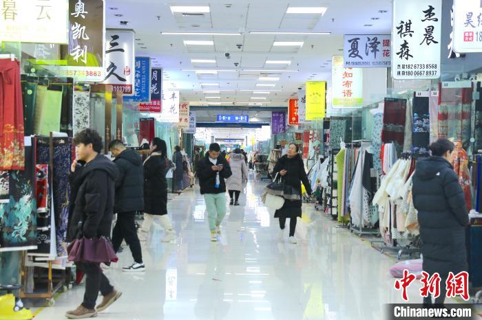 Vendas da saia mamianqun demonstram nova tendência de consumo chinês