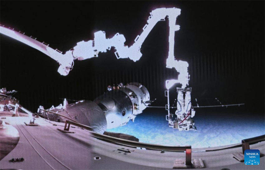 Tripula??o da Shenzhou-17 completa reparos em órbita durante 2a miss?o extraveicular