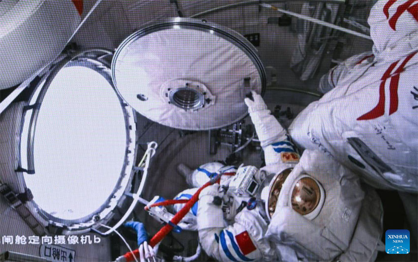 Tripula??o da Shenzhou-17 completa reparos em órbita durante 2a miss?o extraveicular