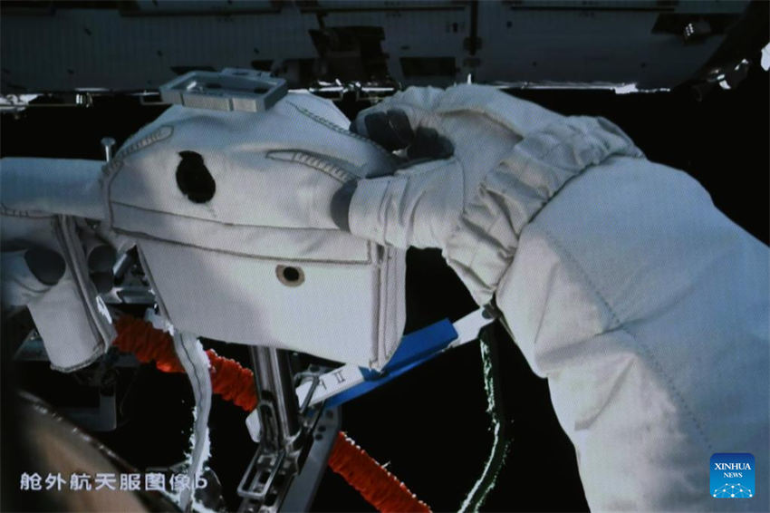 Tripula??o da Shenzhou-17 completa reparos em órbita durante 2a miss?o extraveicular