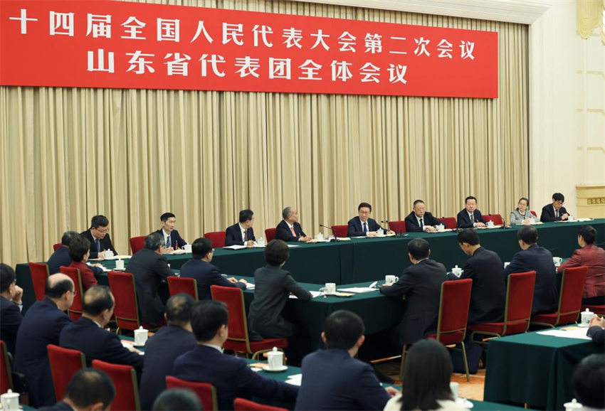 Líderes chineses participam de delibera??es na sess?o legislativa anual