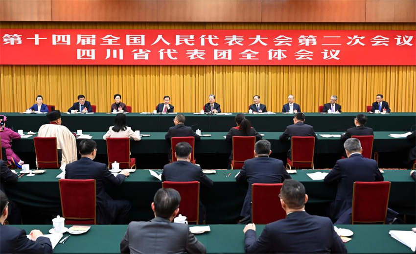 Líderes chineses participam de delibera??es na sess?o legislativa anual