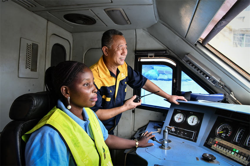 Nigéria: ferrovia Lagos–Ibadan, construída por empresas chinesas, avan?a a moderniza??o local
