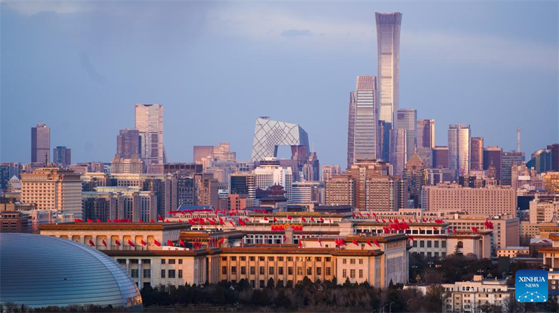 Vista da Grande?Sal?o do Povo entre aglomerados arquitet?nicos em Beijing