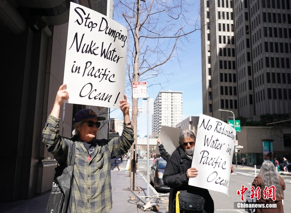 EUA: manifestantes protestam em S?o Francisco contra a descarga de água contaminada por material nuclear de Fukushima