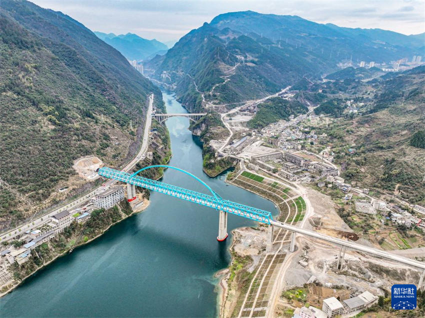 Constru??o da grande ponte Wujiang entra na fase final em Chongqing, sudoeste da China