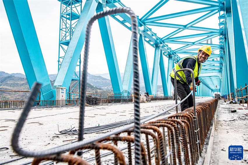 Constru??o da grande ponte Wujiang entra na fase final em Chongqing, sudoeste da China