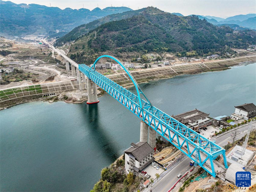 Constru??o da grande ponte Wujiang entra na fase final em Chongqing, sudoeste da China