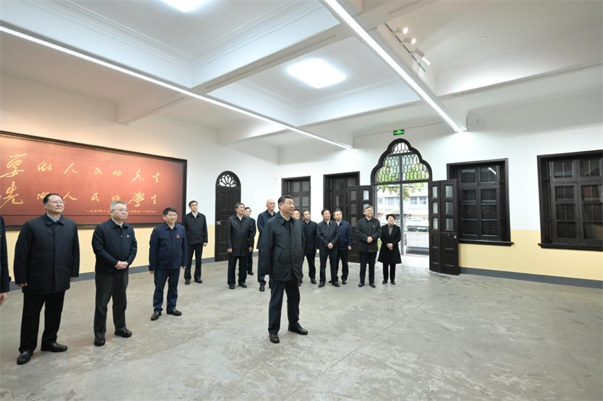 Xi Jinping enfatiza orienta??o à dedica??o dos alunos a servirem ao país como objetivo da administra??o das escolas