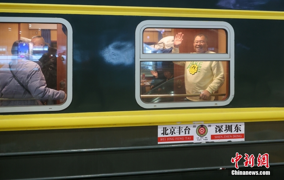 Trem turístico de Beijing para ponte Hong Kong-Zhuhai-Macau é inaugurado