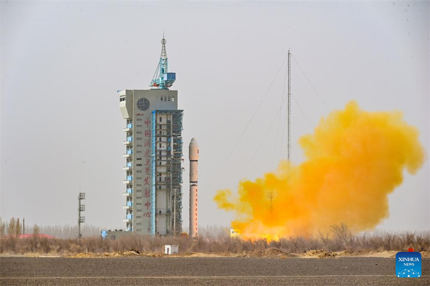 China lan?a satélites para monitorar ambientes atmosférico e espacial com sucesso