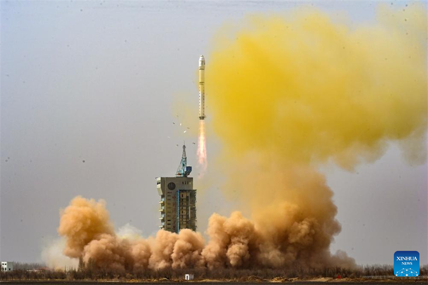 China lan?a satélites para monitorar ambientes atmosférico e espacial com sucesso