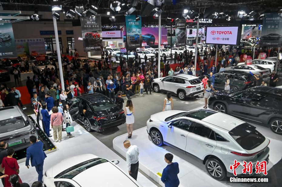 Exposi??o Internacional de Automóveis de Hainan 2024 é inaugurada.