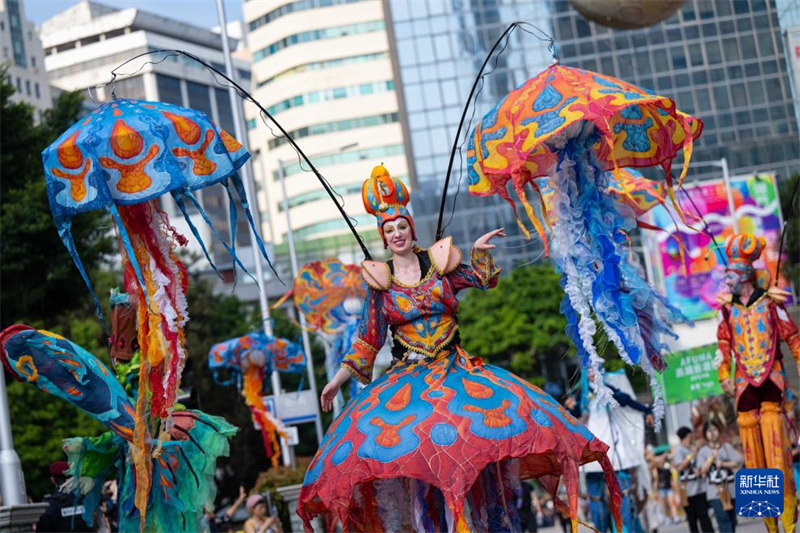 Macau comemora retorno à pátria com desfile internacional