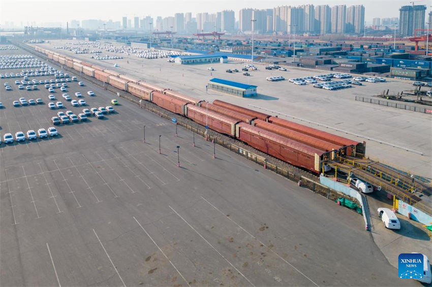 Heilongjiang lan?a trem de carga JSQ de Harbin para a Europa
