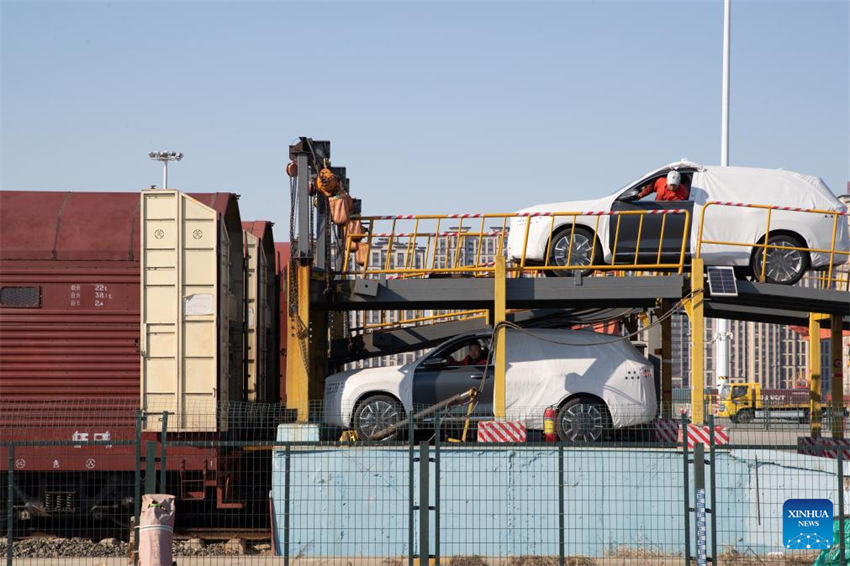 Heilongjiang lan?a trem de carga JSQ de Harbin para a Europa