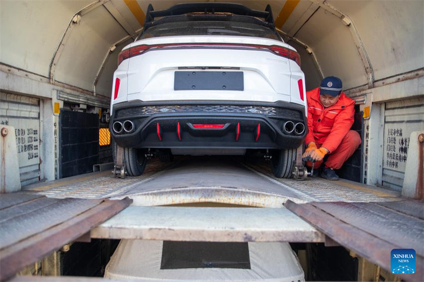 Heilongjiang lan?a trem de carga JSQ de Harbin para a Europa