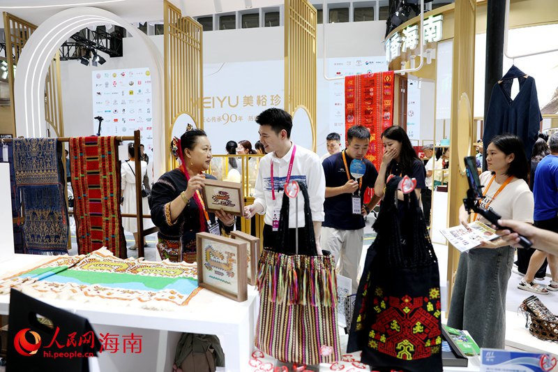 Marcas domésticas chinesas brilham na 4a CICPE em Hainan