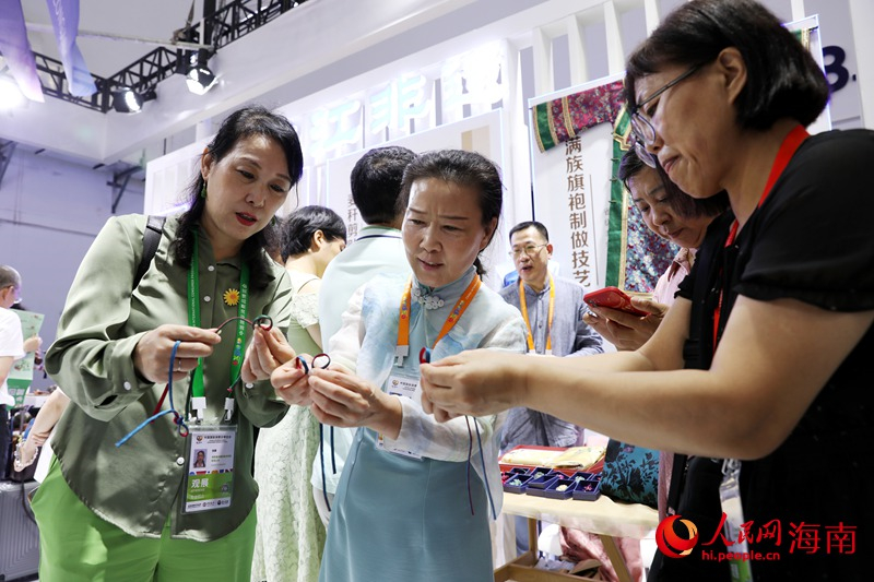 Marcas domésticas chinesas brilham na 4a CICPE em Hainan