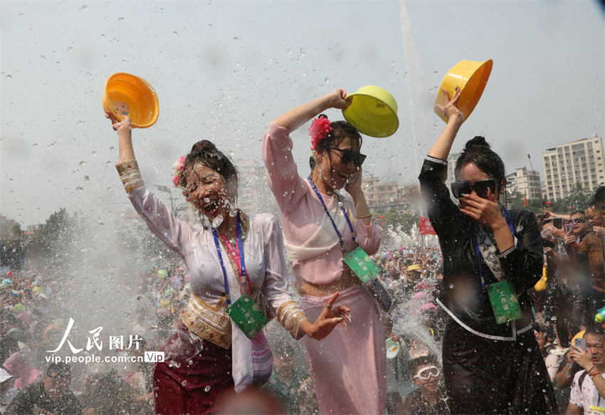 Galeria: Festival de Aspers?o de água em Yunnan