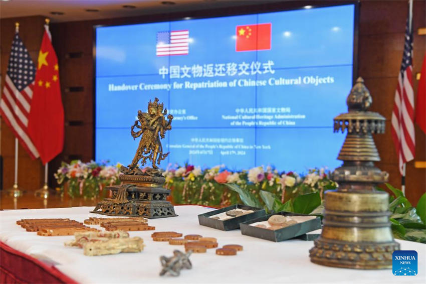 EUA devolvem 38 pe?as deobjetos culturais à China