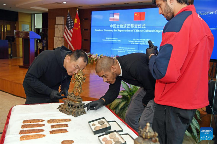 EUA devolvem 38 pe?as deobjetos culturais à China