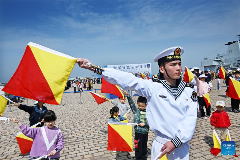 Marinha chinesa do ELP comemora 75o aniversário de funda??o com eventos de dia aberto