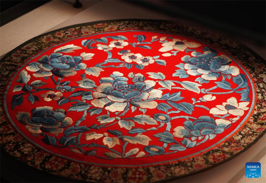 Luoyang explora cultura relacionada às flores de pe?nia
