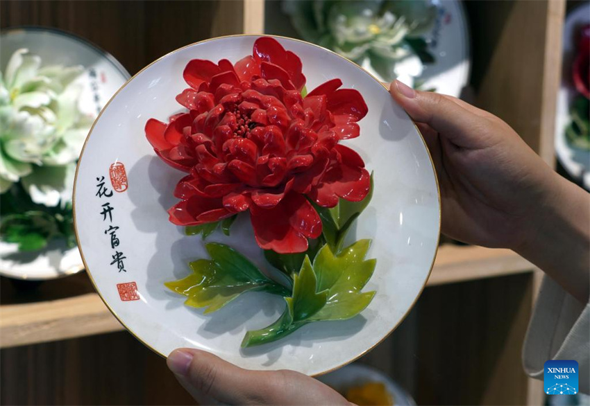 Luoyang explora cultura relacionada às flores de pe?nia