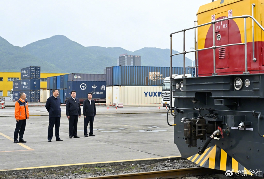 Xi Jinping inspeciona Município de Chongqing, no sudoeste da China