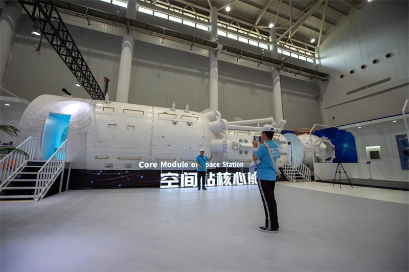 Exposi??o realizada em Wuhan, centro da China, comemora Dia do Espa?o da China