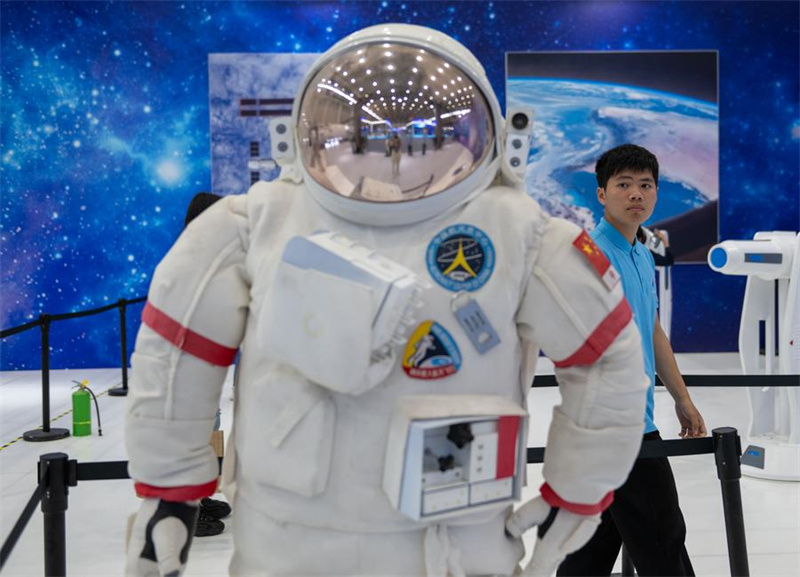 Exposi??o realizada em Wuhan, centro da China, comemora Dia do Espa?o da China