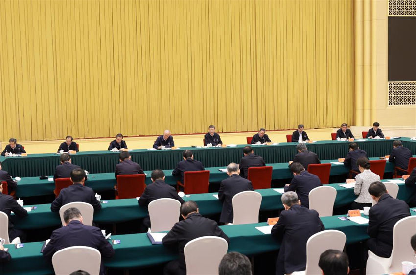 Xi Jinping preside simpósio sobre como impulsionar desenvolvimento da regi?o oeste da China na nova era