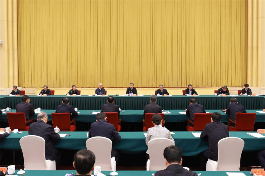 Xi Jinping preside simpósio sobre como impulsionar desenvolvimento da regi?o oeste da China na nova era